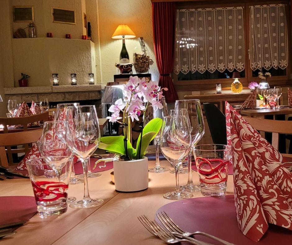 Reves Gourmands, Hotellerie & Gastronomie Vernayaz Екстер'єр фото